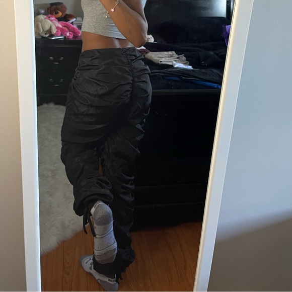 Petite black ruched cargo pants - Picture 4 of 6